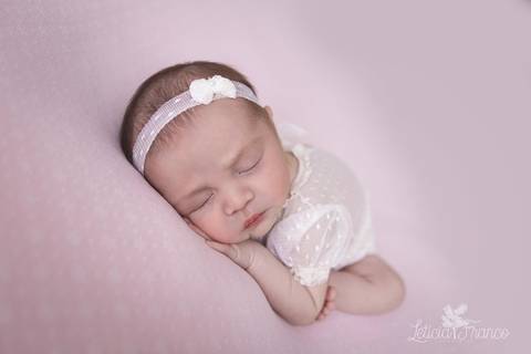 bebê recém nascido newborn brasilia fotografa fotografo fotógrafa brasília df distrito federal baby bebe reborn book melhor leticia franco letícia lua nova art arte foto wrap enrolado'