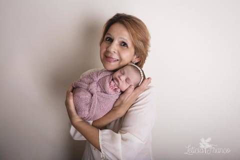 bebê recém nascido newborn brasilia fotografa fotografo fotógrafa brasília df distrito federal baby bebe reborn book melhor leticia franco letícia lua nova art arte foto wrap enrolado'