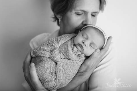 bebê recém nascido newborn brasilia fotografa fotografo fotógrafa brasília df distrito federal baby bebe reborn book melhor leticia franco letícia lua nova art arte foto wrap enrolado'