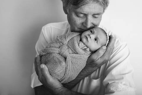 bebê recém nascido newborn brasilia fotografa fotografo fotógrafa brasília df distrito federal baby bebe reborn book melhor leticia franco letícia lua nova art arte foto wrap enrolado'