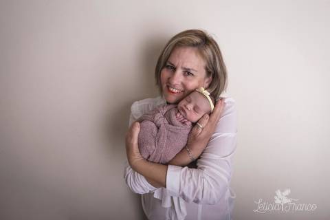 bebê recém nascido newborn brasilia fotografa fotografo fotógrafa brasília df distrito federal baby bebe reborn book melhor leticia franco letícia lua nova art arte foto wrap enrolado'