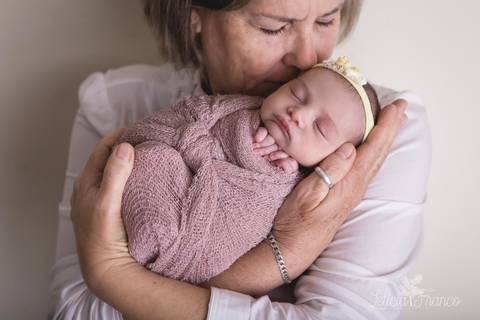 bebê recém nascido newborn brasilia fotografa fotografo fotógrafa brasília df distrito federal baby bebe reborn book melhor leticia franco letícia lua nova art arte foto wrap enrolado'