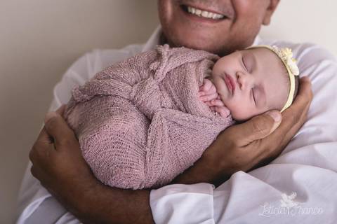 bebê recém nascido newborn brasilia fotografa fotografo fotógrafa brasília df distrito federal baby bebe reborn book melhor leticia franco letícia lua nova art arte foto wrap enrolado'