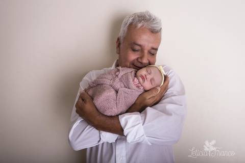 bebê recém nascido newborn brasilia fotografa fotografo fotógrafa brasília df distrito federal baby bebe reborn book melhor leticia franco letícia lua nova art arte foto wrap enrolado'