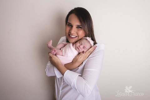 bebê recém nascido newborn brasilia fotografa fotografo fotógrafa brasília df distrito federal baby bebe reborn book melhor leticia franco letícia lua nova art arte foto wrap enrolado'