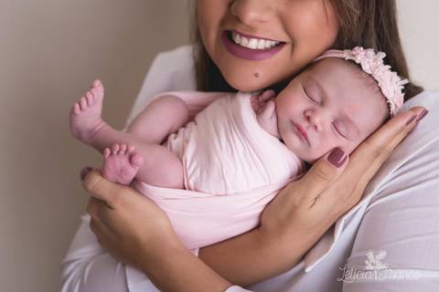 bebê recém nascido newborn brasilia fotografa fotografo fotógrafa brasília df distrito federal baby bebe reborn book melhor leticia franco letícia lua nova art arte foto wrap enrolado'