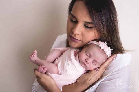 bebê recém nascido newborn brasilia fotografa fotografo fotógrafa brasília df distrito federal baby bebe reborn book melhor leticia franco letícia lua nova art arte foto wrap enrolado'