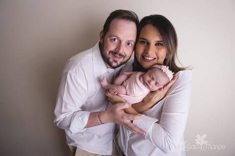 bebê recém nascido newborn brasilia fotografa fotografo fotógrafa brasília df distrito federal baby bebe reborn book melhor leticia franco letícia lua nova art arte foto wrap enrolado'