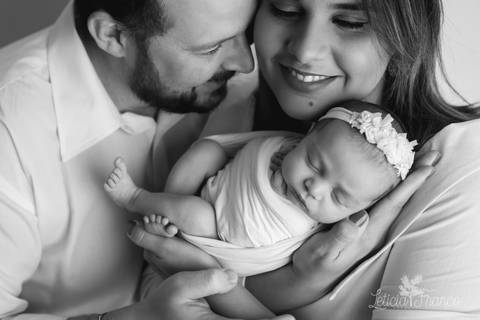 bebê recém nascido newborn brasilia fotografa fotografo fotógrafa brasília df distrito federal baby bebe reborn book melhor leticia franco letícia lua nova art arte foto wrap enrolado'