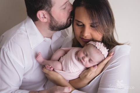 bebê recém nascido newborn brasilia fotografa fotografo fotógrafa brasília df distrito federal baby bebe reborn book melhor leticia franco letícia lua nova art arte foto wrap enrolado'