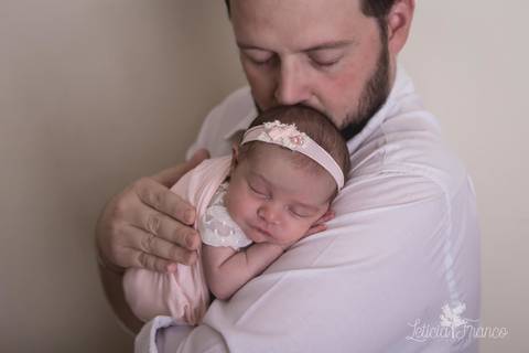 bebê recém nascido newborn brasilia fotografa fotografo fotógrafa brasília df distrito federal baby bebe reborn book melhor leticia franco letícia lua nova art arte foto wrap enrolado'