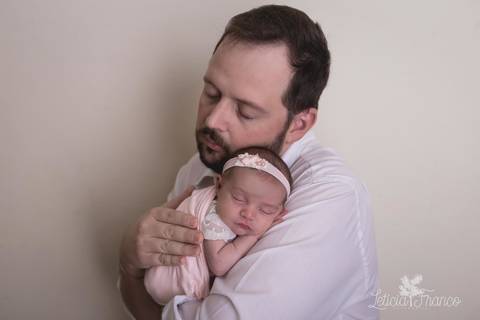 bebê recém nascido newborn brasilia fotografa fotografo fotógrafa brasília df distrito federal baby bebe reborn book melhor leticia franco letícia lua nova art arte foto wrap enrolado'