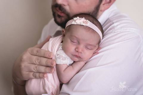 bebê recém nascido newborn brasilia fotografa fotografo fotógrafa brasília df distrito federal baby bebe reborn book melhor leticia franco letícia lua nova art arte foto wrap enrolado'