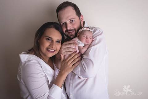 bebê recém nascido newborn brasilia fotografa fotografo fotógrafa brasília df distrito federal baby bebe reborn book melhor leticia franco letícia lua nova art arte foto wrap enrolado'