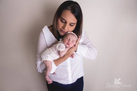 bebê recém nascido newborn brasilia fotografa fotografo fotógrafa brasília df distrito federal baby bebe reborn book melhor leticia franco letícia lua nova art arte foto wrap enrolado'