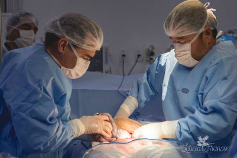 bebê recém nascido newborn maternidade birth nascimento parto cesarea cesáreo brasilia fotografa fotografo fotógrafa brasília df distrito federal baby bebe reborn book melhor leticia franco letícia lua nova art arte foto'