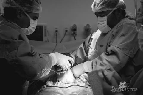 bebê recém nascido newborn maternidade birth nascimento parto cesarea cesáreo brasilia fotografa fotografo fotógrafa brasília df distrito federal baby bebe reborn book melhor leticia franco letícia lua nova art arte foto'