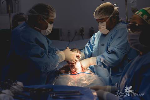 bebê recém nascido newborn maternidade birth nascimento parto cesarea cesáreo brasilia fotografa fotografo fotógrafa brasília df distrito federal baby bebe reborn book melhor leticia franco letícia lua nova art arte foto'