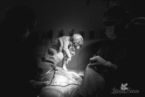 bebê recém nascido newborn maternidade birth nascimento parto cesarea cesáreo brasilia fotografa fotografo fotógrafa brasília df distrito federal baby bebe reborn book melhor leticia franco letícia lua nova art arte foto'