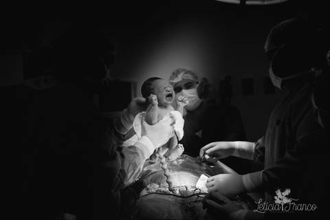 bebê recém nascido newborn maternidade birth nascimento parto cesarea cesáreo brasilia fotografa fotografo fotógrafa brasília df distrito federal baby bebe reborn book melhor leticia franco letícia lua nova art arte foto'