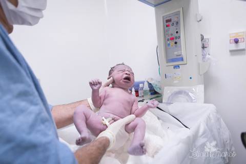 bebê recém nascido newborn maternidade birth nascimento parto cesarea cesáreo brasilia fotografa fotografo fotógrafa brasília df distrito federal baby bebe reborn book melhor leticia franco letícia lua nova art arte foto'