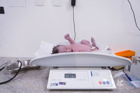 bebê recém nascido newborn maternidade birth nascimento parto cesarea cesáreo brasilia fotografa fotografo fotógrafa brasília df distrito federal baby bebe reborn book melhor leticia franco letícia lua nova art arte foto'