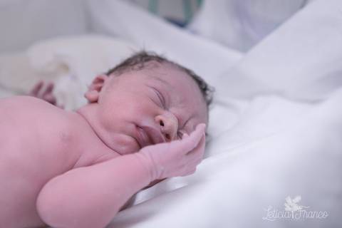 bebê recém nascido newborn maternidade birth nascimento parto cesarea cesáreo brasilia fotografa fotografo fotógrafa brasília df distrito federal baby bebe reborn book melhor leticia franco letícia lua nova art arte foto'