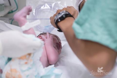 bebê recém nascido newborn maternidade birth nascimento parto cesarea cesáreo brasilia fotografa fotografo fotógrafa brasília df distrito federal baby bebe reborn book melhor leticia franco letícia lua nova art arte foto'