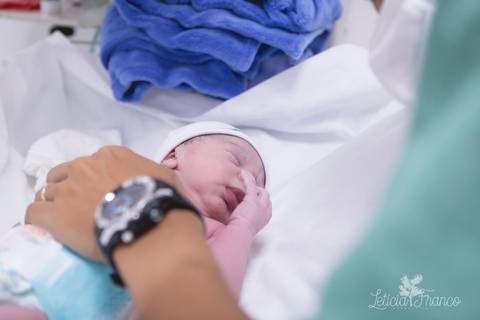 bebê recém nascido newborn maternidade birth nascimento parto cesarea cesáreo brasilia fotografa fotografo fotógrafa brasília df distrito federal baby bebe reborn book melhor leticia franco letícia lua nova art arte foto'