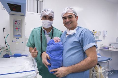 bebê recém nascido newborn maternidade birth nascimento parto cesarea cesáreo brasilia fotografa fotografo fotógrafa brasília df distrito federal baby bebe reborn book melhor leticia franco letícia lua nova art arte foto'