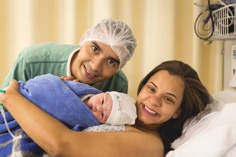 bebê recém nascido newborn maternidade birth nascimento parto cesarea cesáreo brasilia fotografa fotografo fotógrafa brasília df distrito federal baby bebe reborn book melhor leticia franco letícia lua nova art arte foto'