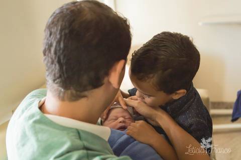 bebê recém nascido newborn maternidade birth nascimento parto cesarea cesáreo brasilia fotografa fotografo fotógrafa brasília df distrito federal baby bebe reborn book melhor leticia franco letícia lua nova art arte foto'