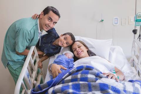 bebê recém nascido newborn maternidade birth nascimento parto cesarea cesáreo brasilia fotografa fotografo fotógrafa brasília df distrito federal baby bebe reborn book melhor leticia franco letícia lua nova art arte foto'