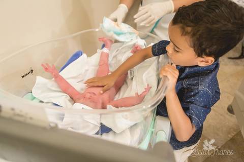 bebê recém nascido newborn maternidade birth nascimento parto cesarea cesáreo brasilia fotografa fotografo fotógrafa brasília df distrito federal baby bebe reborn book melhor leticia franco letícia lua nova art arte foto'