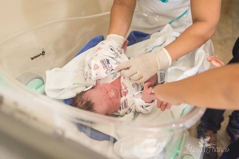 bebê recém nascido newborn maternidade birth nascimento parto cesarea cesáreo brasilia fotografa fotografo fotógrafa brasília df distrito federal baby bebe reborn book melhor leticia franco letícia lua nova art arte foto'