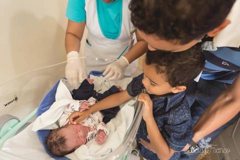 bebê recém nascido newborn maternidade birth nascimento parto cesarea cesáreo brasilia fotografa fotografo fotógrafa brasília df distrito federal baby bebe reborn book melhor leticia franco letícia lua nova art arte foto'