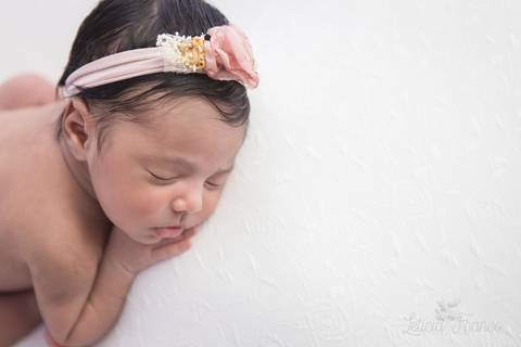 bebê recém nascido newborn brasilia fotografa fotografo fotógrafa brasília df distrito federal baby bebe reborn book melhor leticia franco letícia lua nova art arte foto wrap enrolado'