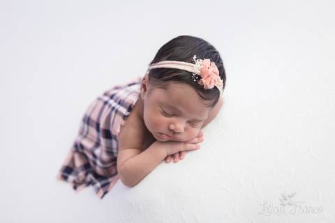 bebê recém nascido newborn brasilia fotografa fotografo fotógrafa brasília df distrito federal baby bebe reborn book melhor leticia franco letícia lua nova art arte foto wrap enrolado'