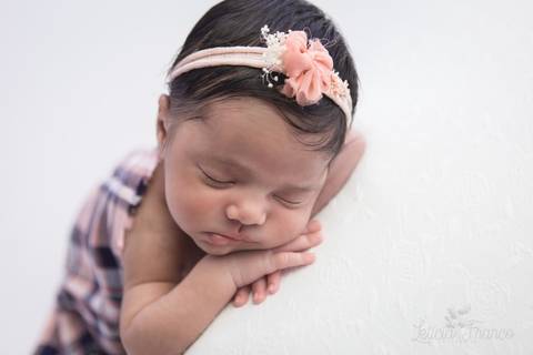 bebê recém nascido newborn brasilia fotografa fotografo fotógrafa brasília df distrito federal baby bebe reborn book melhor leticia franco letícia lua nova art arte foto wrap enrolado'