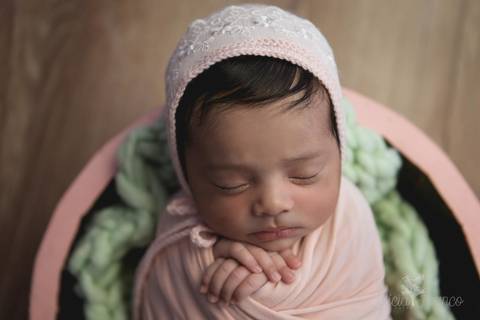 bebê recém nascido newborn brasilia fotografa fotografo fotógrafa brasília df distrito federal baby bebe reborn book melhor leticia franco letícia lua nova art arte foto wrap enrolado'