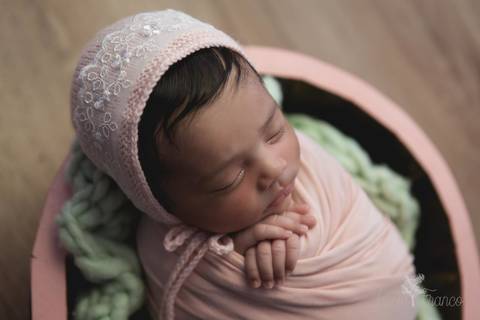 bebê recém nascido newborn brasilia fotografa fotografo fotógrafa brasília df distrito federal baby bebe reborn book melhor leticia franco letícia lua nova art arte foto wrap enrolado'