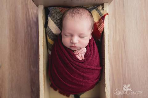 bebê recém nascido newborn brasilia fotografa fotografo fotógrafa brasília df distrito federal baby bebe reborn book melhor leticia franco letícia lua nova art arte foto wrap enrolado '