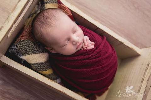 bebê recém nascido newborn brasilia fotografa fotografo fotógrafa brasília df distrito federal baby bebe reborn book melhor leticia franco letícia lua nova art arte foto wrap enrolado '