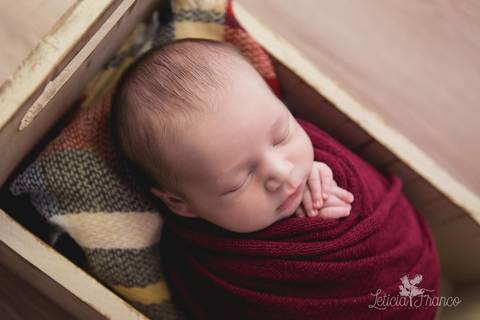 bebê recém nascido newborn brasilia fotografa fotografo fotógrafa brasília df distrito federal baby bebe reborn book melhor leticia franco letícia lua nova art arte foto wrap enrolado '