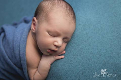 bebê recém nascido newborn brasilia fotografa fotografo fotógrafa brasília df distrito federal baby bebe reborn book melhor leticia franco letícia lua nova art arte foto wrap enrolado '