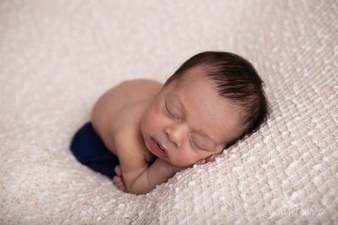 bebê recém nascido newborn brasilia fotografa fotografo fotógrafa brasília df distrito federal baby bebe reborn book melhor leticia franco letícia lua nova art arte foto wrap enrolado '