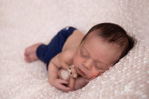 bebê recém nascido newborn brasilia fotografa fotografo fotógrafa brasília df distrito federal baby bebe reborn book melhor leticia franco letícia lua nova art arte foto wrap enrolado '