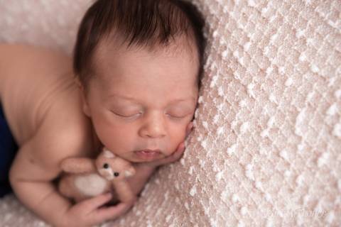 bebê recém nascido newborn brasilia fotografa fotografo fotógrafa brasília df distrito federal baby bebe reborn book melhor leticia franco letícia lua nova art arte foto wrap enrolado '