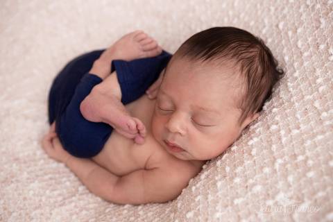 bebê recém nascido newborn brasilia fotografa fotografo fotógrafa brasília df distrito federal baby bebe reborn book melhor leticia franco letícia lua nova art arte foto wrap enrolado '