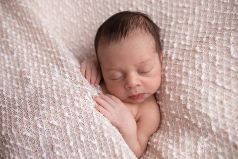 bebê recém nascido newborn brasilia fotografa fotografo fotógrafa brasília df distrito federal baby bebe reborn book melhor leticia franco letícia lua nova art arte foto wrap enrolado '